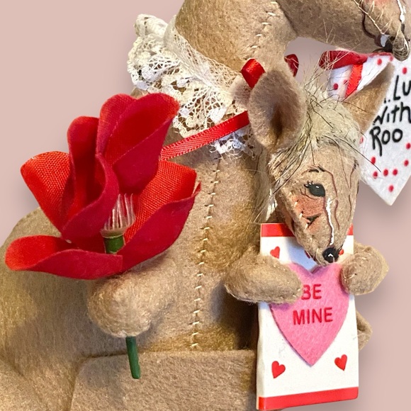 AnnaLee 2021 10” Valentine’s Day Exclusive Kangaroo & Joey  In Luv W/ Roo Plush - Picture 9 of 10